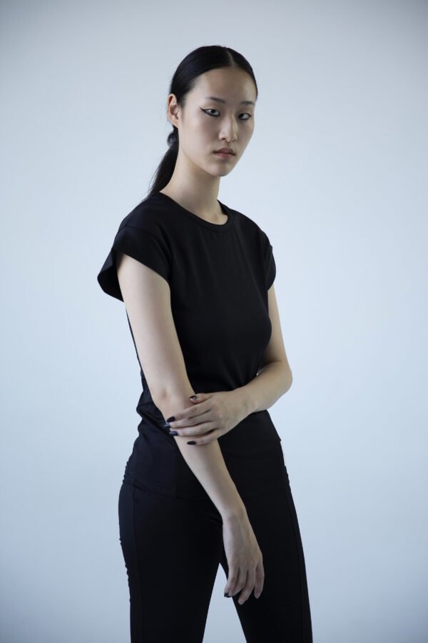 Juma | cap sleeves | sports | top | black | sustainable fashion | green fashion | recycled rpet fashion | sustainable design