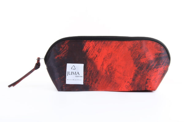 Juma | abstract | travel | bag | black | sustainable fashion | green fashion | recycled rpet fashion | sustainable design