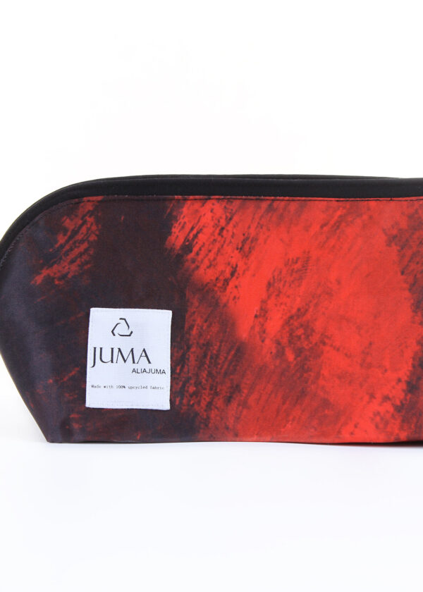 Juma | abstract | travel | bag | black | sustainable fashion | green fashion | recycled rpet fashion | sustainable design