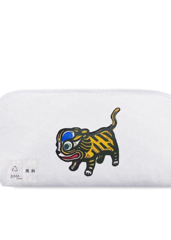 zhou ke | print | travel bag | white | sustainable fashion | green fashion | recycled rpet fashion | sustainable design