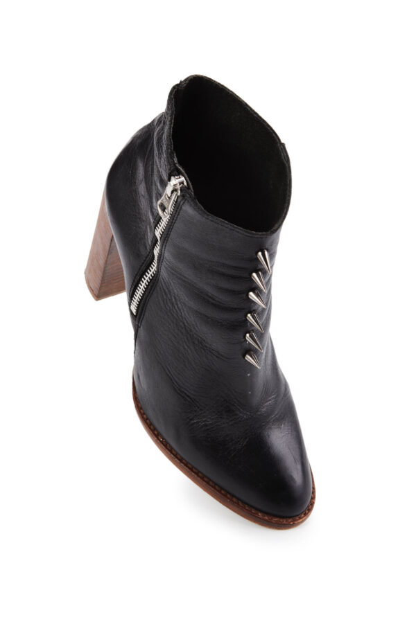 Karmay | boots | leather | black | sustainable fashion | green fashion | recycled rpet fashion | sustainable design