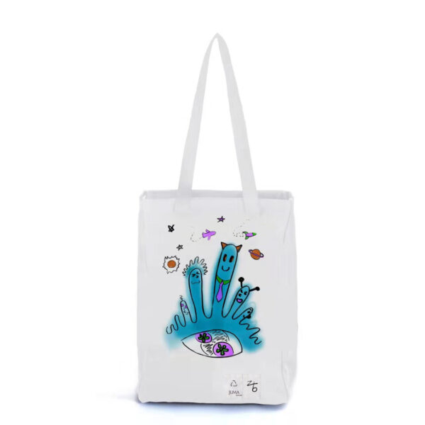 zb | fingers | print | tote | white | sustainable fashion | green fashion | recycled rpet fashion | sustainable design